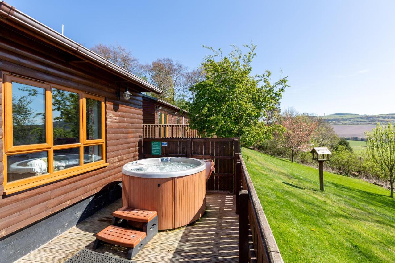 Douglas Fir Lodge With Hot Tub Cupar Extérieur photo